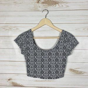 LA HEARTS Black & White Geometric Print Crop Top